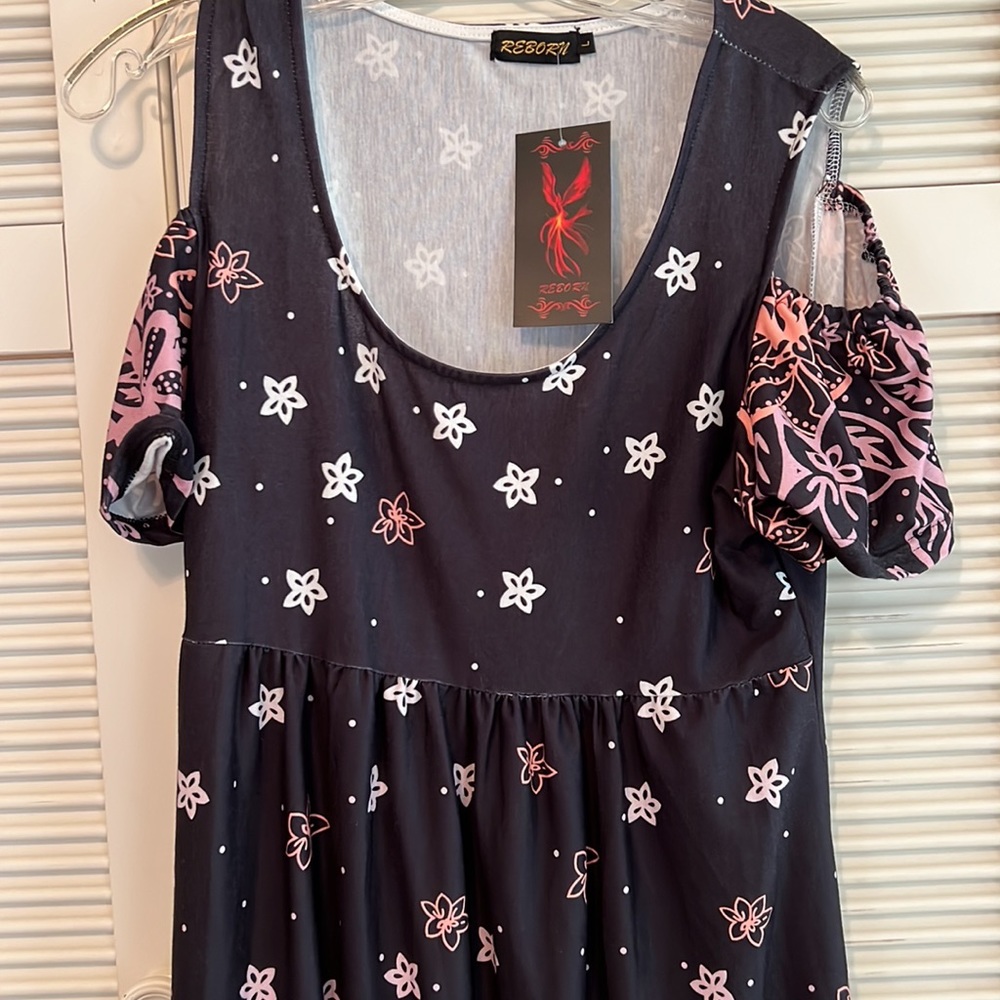 REBORN Short Sleeved Cold Shoulder Boho Tunic Top - Picture 5 of 10